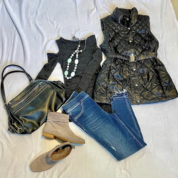 Jones New York black, leather, satchel with multiple pockets and gold hardware. - Picture 10 of 11